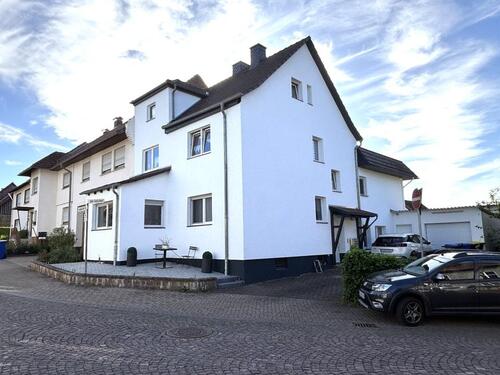 Foto - Attraktives Mehrfamilienhaus mit großem Grundstück