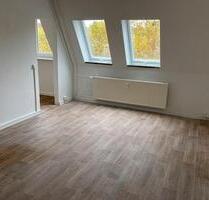 Perfekt für die kleine Familie. 3-Raum-Wohnung im Dachgeschoss. Wanne. Innenstadt. - Gera