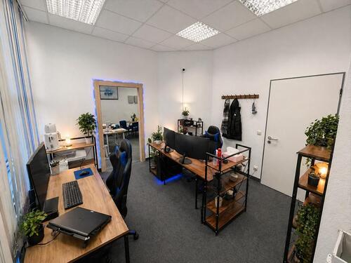 Foto - Provisisionsfrei, 2 möblierte Büroräume Frankfurt-Nieder-Eschbach: Parkplätze vorhanden