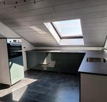 Helle, 4-Zi Dachgeschoss-Wohnung mit EBK und herrlichem Ausblick - Neu-Anspach