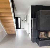 Exquisites, bezugsfreies EFH - Neubau mit Top-Ausstattung, Luxusküche, Wellnessbad, PV & Wärmepumpe, Batteriespeicher, Garten und Terrasse - Rehau