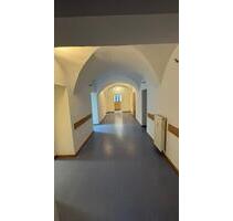 Büroflächen - 1.700,00&nbsp;EUR Kaltmiete, ca.&nbsp; 8,90&nbsp;m&sup2; in Deggendorf (PLZ: 94469)