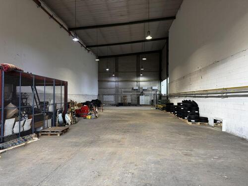 Foto - Gewerbehalle mit Hochregal-Potenzial in Top-Lage