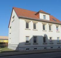 Einfache 2-Zimmer-Wohnung mit Laminatboden, separater Küche & Bad mit Dusche - Riesa Canitz