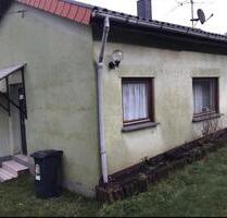 Kl.Haus mit Garage in Illingen Welschbach im Grünen Leerstehend