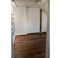 Dachgeschosswohnung mit Renovierungsbonus in bester Lage von Wiesbaden Biebrich