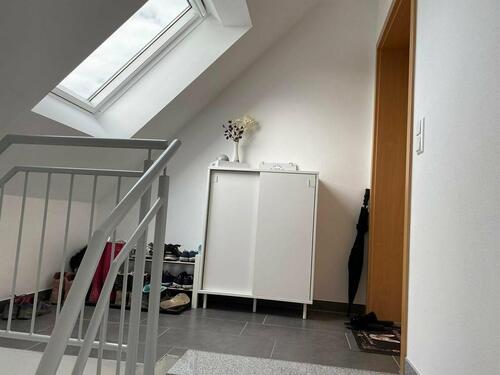 Foto - Klimatisierte 3,5-Zimmer-DG-Wohnung mit Balkon und Einbauküche in