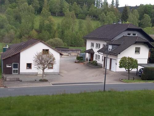 Foto - Wohnhaus und Lager- Werkstatthalle