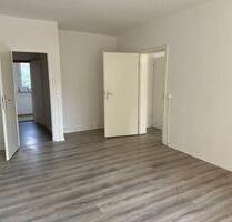 Umzugsbonus... 2 Monate kaltmietfrei!! Großzügige 2 Raumwohnung im 1. OG mit Dusche + Balkon - Schöneck/Vogtland