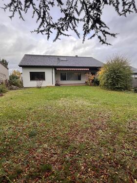 Foto - Geräumiges Einfamilienhaus; Doppelgarage; großer Garten