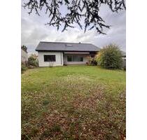 Geräumiges Einfamilienhaus; Doppelgarage; großer Garten - Leingarten