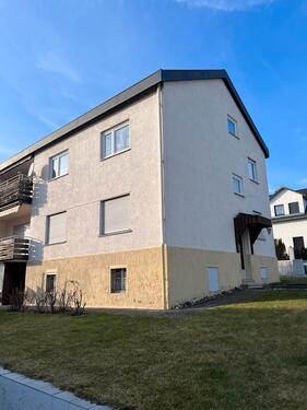 Foto - Zweifamilienhaus mit zwei Garagen und Gewölbekeller