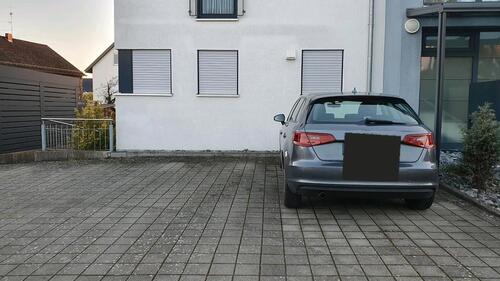 Foto - StellplatzParkplatz Auto, Motorrad, Anhänger etc