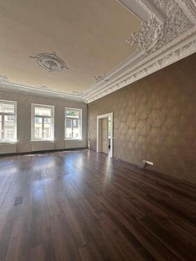 Foto - Eleganz trifft Großzügigkeit – Stilvolle 4-Raum-Altbauwohnung mit Balkon, Stuck & 154 m² Wohnluxus