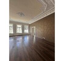 Eleganz trifft Großzügigkeit – Stilvolle 4-Raum-Altbauwohnung mit Balkon, Stuck & 154 m² Wohnluxus - Meerane