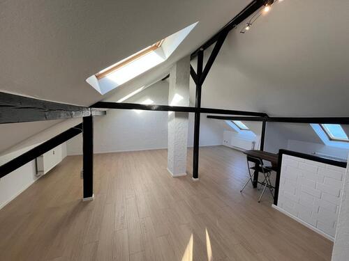 Foto - Erstbezug nach Modernisierung: Charmante 1-Zimmer-Dachgeschosswohnung mit EBK