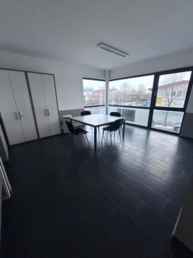 Foto - Osthofen,4 Büroräume,Küche,2 WCs, Archiv, 3 Parkplätze, Klima