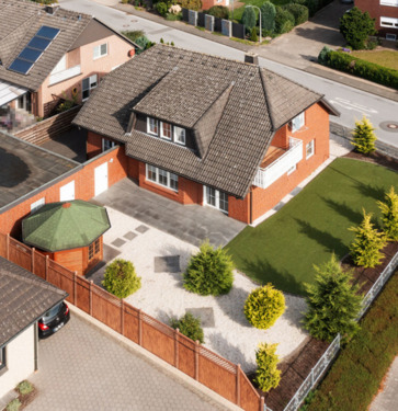 Foto - EG-Wohnung mit Garten und Doppelgarage
