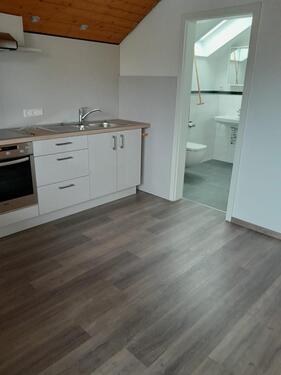 Foto - Sanierte 2-Zimmer-Wohnung mit Einbauküche, Balkon und Stellplatz