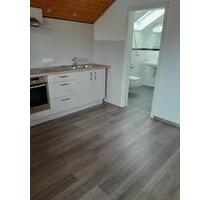 Sanierte 2-Zimmer-Wohnung mit Einbauküche, Balkon und Stellplatz - Schramberg