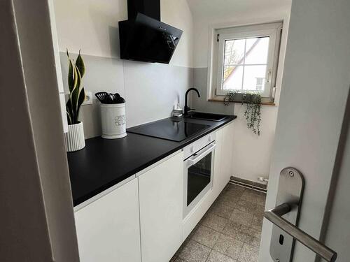 Foto - Renovierte 3-Zimmer-DG-Wohnung mit EBK und privatem Gartenanteil