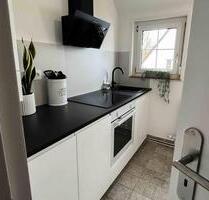Renovierte 3-Zimmer-DG-Wohnung mit EBK und privatem Gartenanteil - Nürtingen