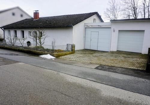 Foto - Barrierefreier Bungalow mit Pool, PV, Speicher in Bogen auf 950m²