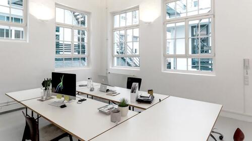 Foto - Arbeitsplatz in hellem Industriebau-Loft für Kreative - All-in-Miete