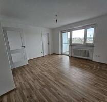 renovierte 1-Zi-Whg. mit EBK im 7. OG mit Aufzug und Balkon in HofSaale