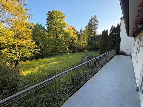 Foto - Stilvolle, modernisierte 2-Zimmer-Wohnung mit Balkon und EBK