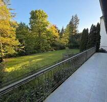 Stilvolle, modernisierte 2-Zimmer-Wohnung mit Balkon und EBK - Baden-Baden