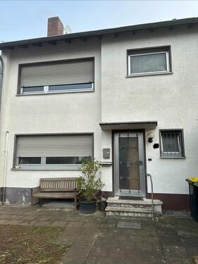 Foto - Renovierungsbedürftiges Reihenhaus in direkter Rheinlage