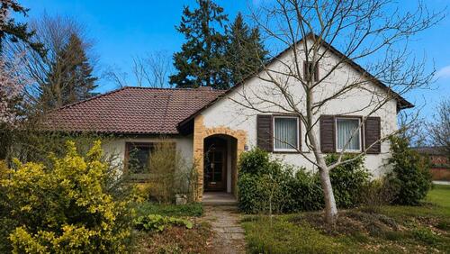 Foto - Freistehendes Haus mit großem Grundstück