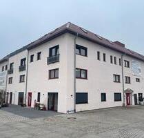 Attraktive Ausstellungsfläche an der A94 - Pastetten