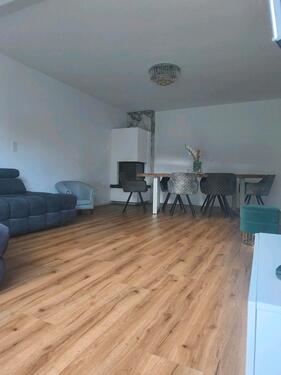Foto - Lichtdurchflutete DG-Wohnung mit Garage, Kamin und Garten