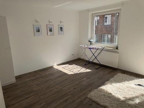 Foto - Studentische Untermiete mit kleinem Balkon! (Mai-Aug) (32m²)