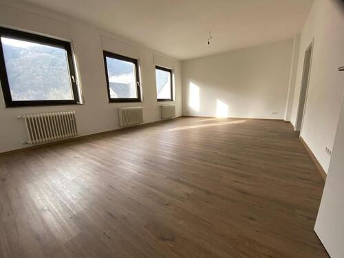 Foto - Moderne und sanierte 3-Zimmer-Wohnung in Ediger-Eller – Ideal für Singles und Paare 1. OG