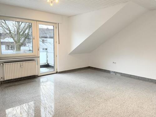 Foto - 2 Zi. DG-Whg. in erster Lage - 600,00&nbsp;EUR Kaltmiete, ca.&nbsp; 50,00&nbsp;m&sup2;