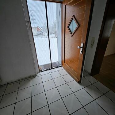 Foto - Schönes gepflegtes Haus mit Terrasse, Garten und Carport