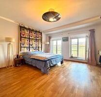 Exklusiv & Einmalig: Loftähnliche 3,5 ZKB-Galeriewhg. in exponierter Lage von Oberpframmern