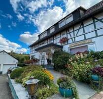 Wohnhaus mit Ferienwohnungen und Gästezimern - Diemelsee