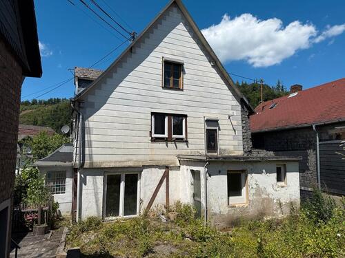 Foto - Handwerkerhaus Entkerntes Einfamilienhaus (Doppelhaushälfte)