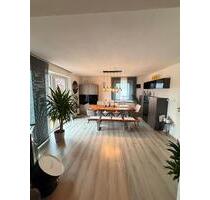 Lichtdurchflutete 4-Zimmer-Wohnung mit Balkon, Garten & Garage - Selb