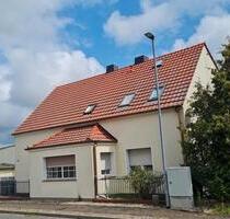 Dreiseitenhof mit 3 Wohnungen, Stallungen & ca.7.000 qm Land - Beilrode