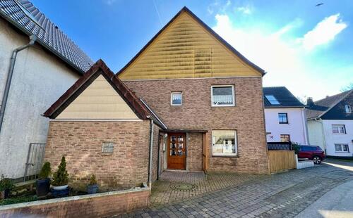 Foto - Solides 5-Zimmer-Einfamilienhaus in Steinheim,optional mit Garten