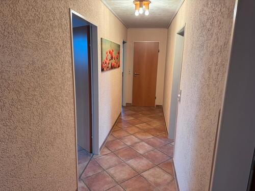 Foto - Ruhige 3-Zimmer-Dachgeschlosswohnung mit Balkon und Einbauküche