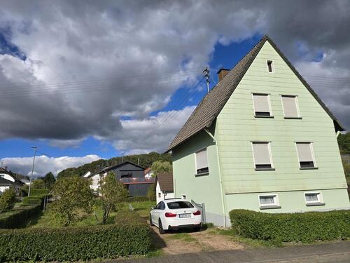 Foto - Freistehendes Einfamilienhaus mit großem Garten zu verkaufen