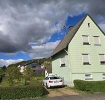 Freistehendes Einfamilienhaus mit großem Garten zu verkaufen - Brücken