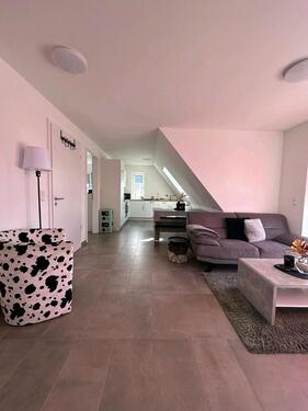 Foto - Moderne, neuwertige 2-Zimmer-Dachgeschoss-Wohnung mit Balkon