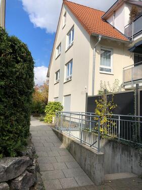 Foto - Großzügige 4-Zimmer-Wohnung mit Terrasse,Garten und Privatgarage